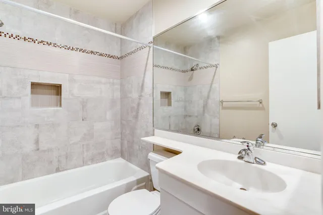 $3,200 | 5237 King Charles Way, Unit 12, Bethesda, MD 20814