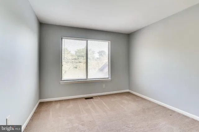 $3,200 | 5237 King Charles Way, Unit 12, Bethesda, MD 20814