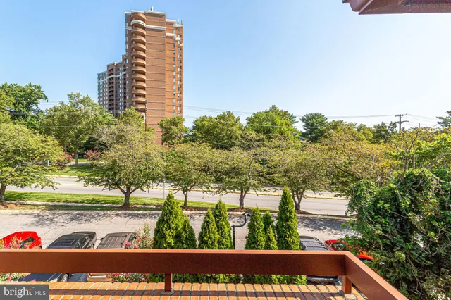 $3,200 | 5237 King Charles Way, Unit 12, Bethesda, MD 20814