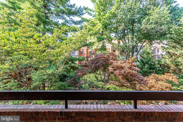$3,200 | 5237 King Charles Way, Unit 12, Bethesda, MD 20814