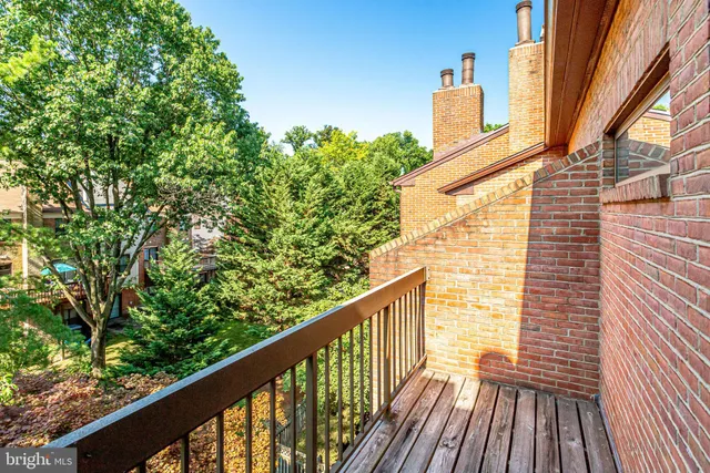 $3,200 | 5237 King Charles Way, Unit 12, Bethesda, MD 20814