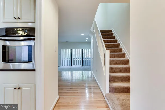 $3,200 | 5237 King Charles Way, Unit 12, Bethesda, MD 20814