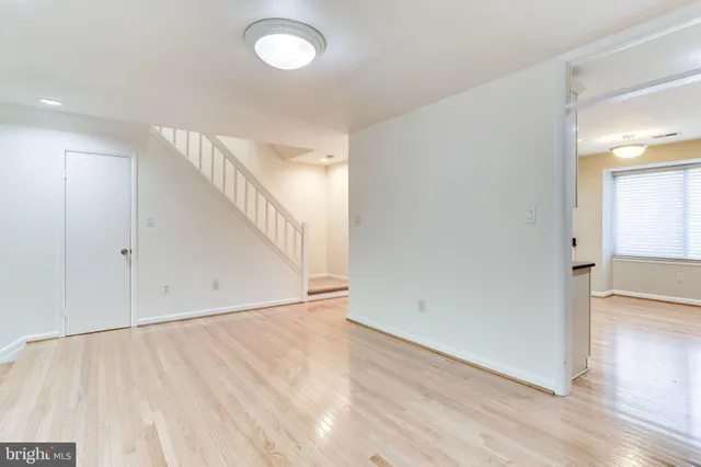 $3,200 | 5237 King Charles Way, Unit 12, Bethesda, MD 20814