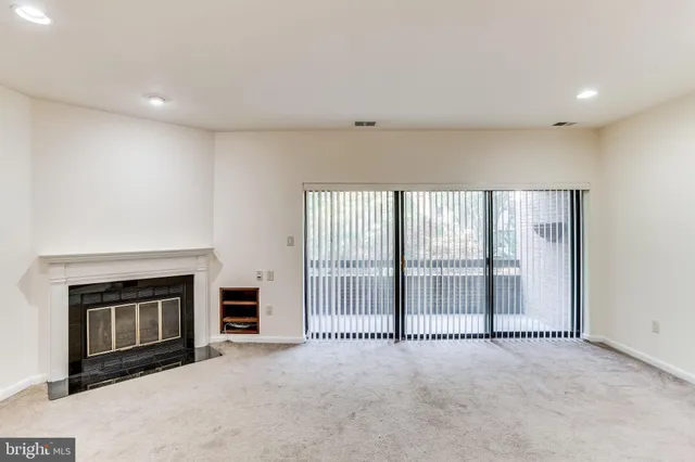 $3,200 | 5237 King Charles Way, Unit 12, Bethesda, MD 20814