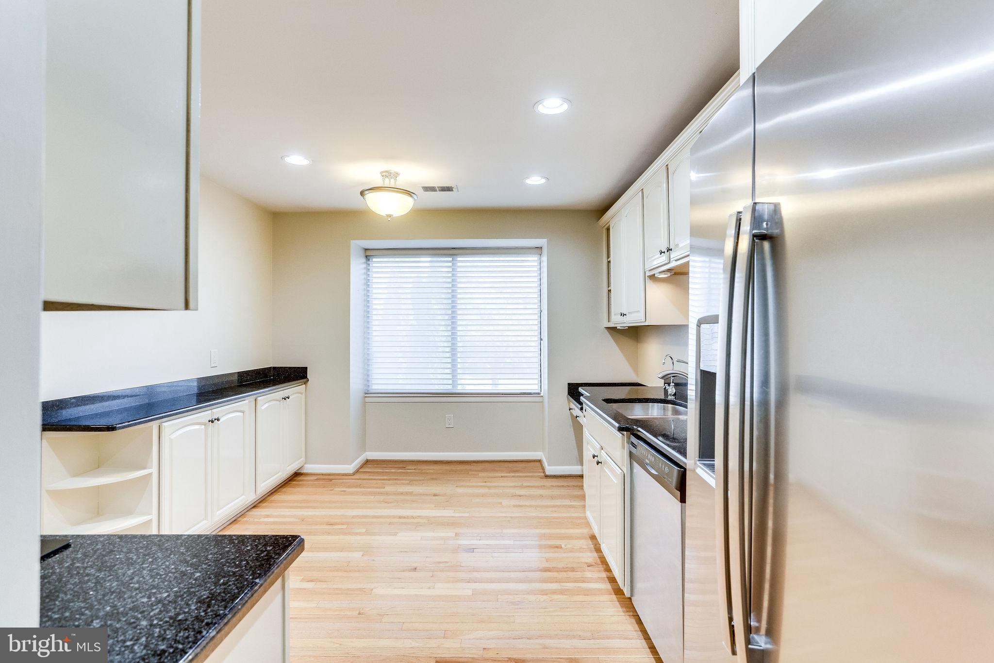 5237 King Charles Way, Unit 12 Bethesda, MD 20814 - Photo 10 of 29 KITCHEN