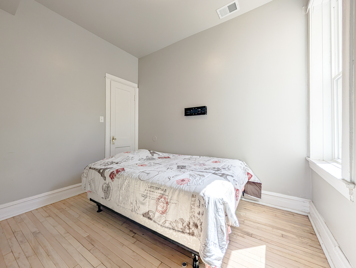 2838 West Roosevelt Road, Unit 3R Chicago, IL 60612 - Photo 14 of 23 a bedroom with a bed and a window