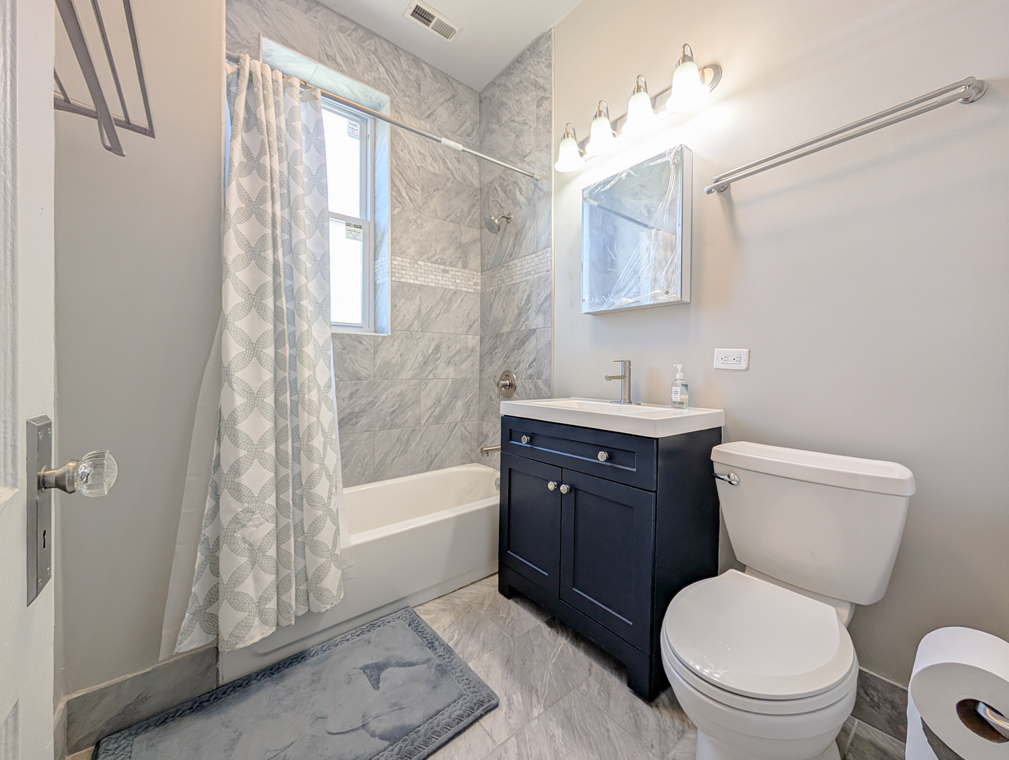 2838 West Roosevelt Road, Unit 3R Chicago, IL 60612 - Photo 17 of 23 a bathroom with a toilet a sink and bathtub