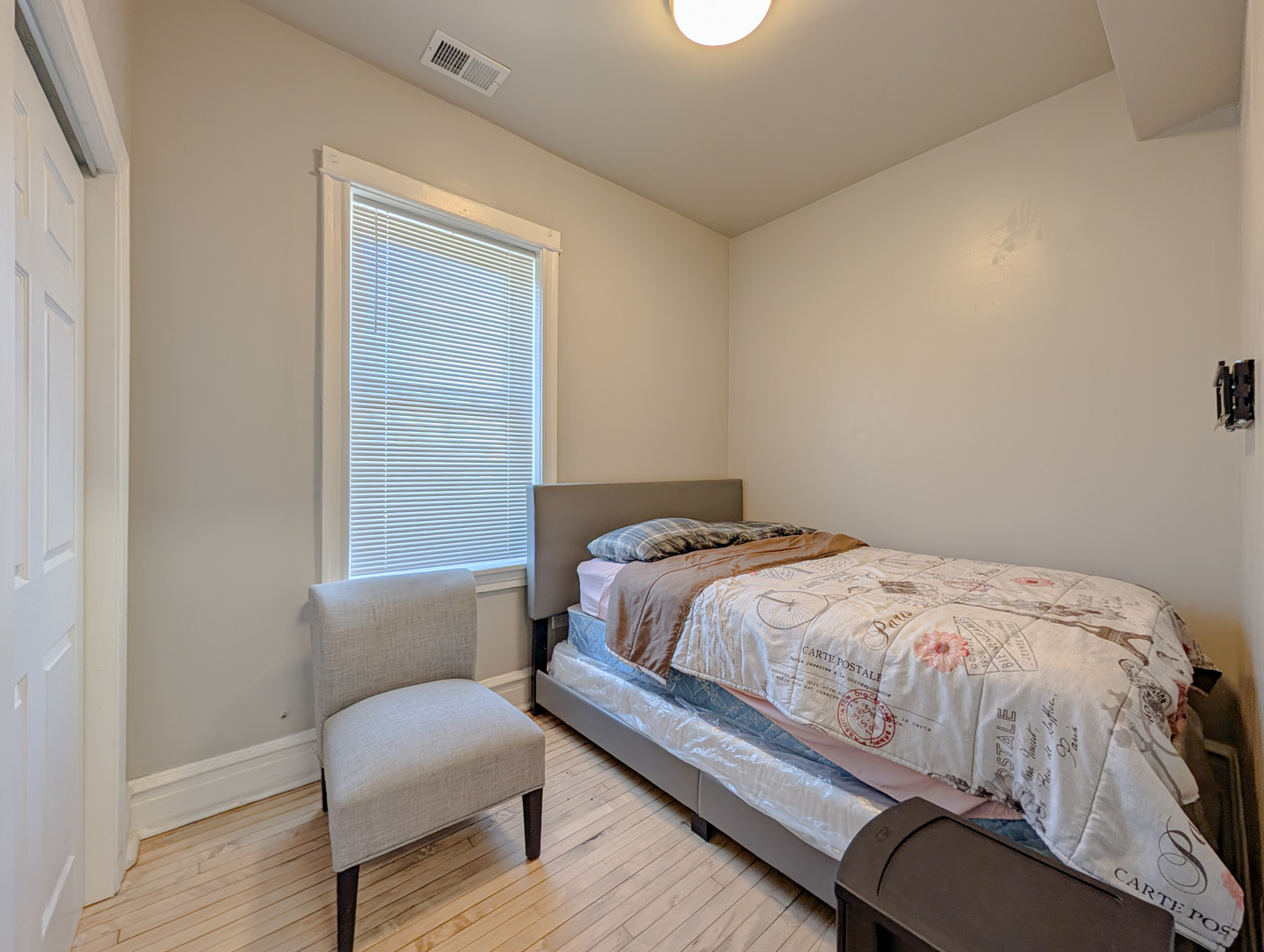 2838 West Roosevelt Road, Unit 3R Chicago, IL 60612 - Photo 18 of 23 a bedroom with a bed and a window