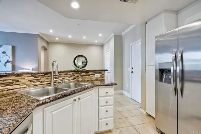 $4,000 | 9263 Regents Road, Unit B106, La Jolla, CA 92037