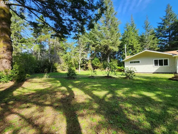 a view of house with backyard