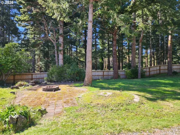 a view of backyard with tree