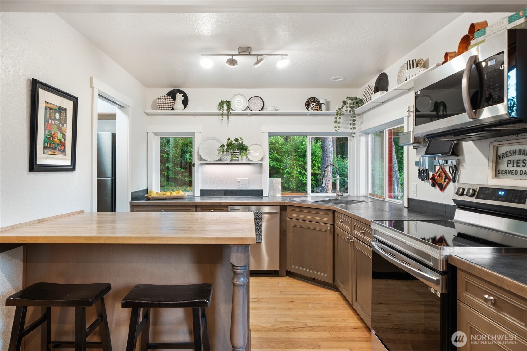 14855 Phelps Road Northeast Bainbridge Island, WA 98110 - Photo 15 of 40