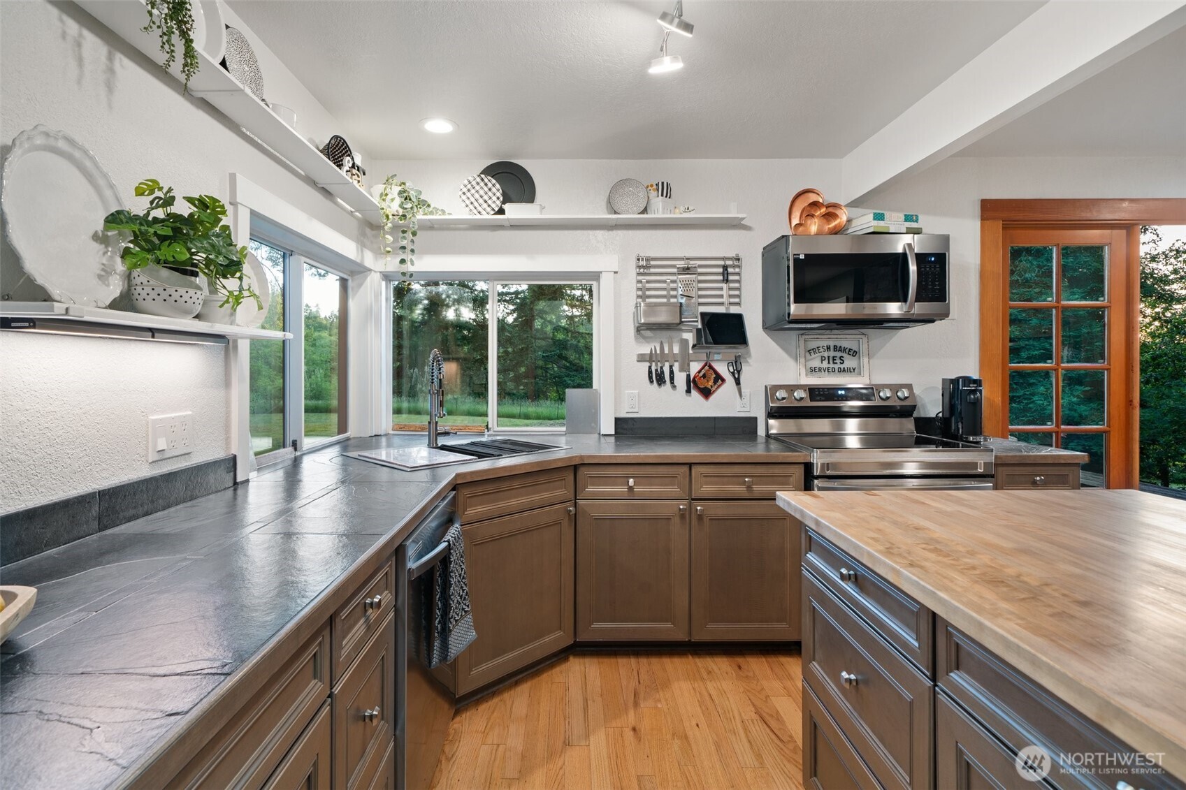 14855 Phelps Road Northeast Bainbridge Island, WA 98110 - Photo 19 of 40