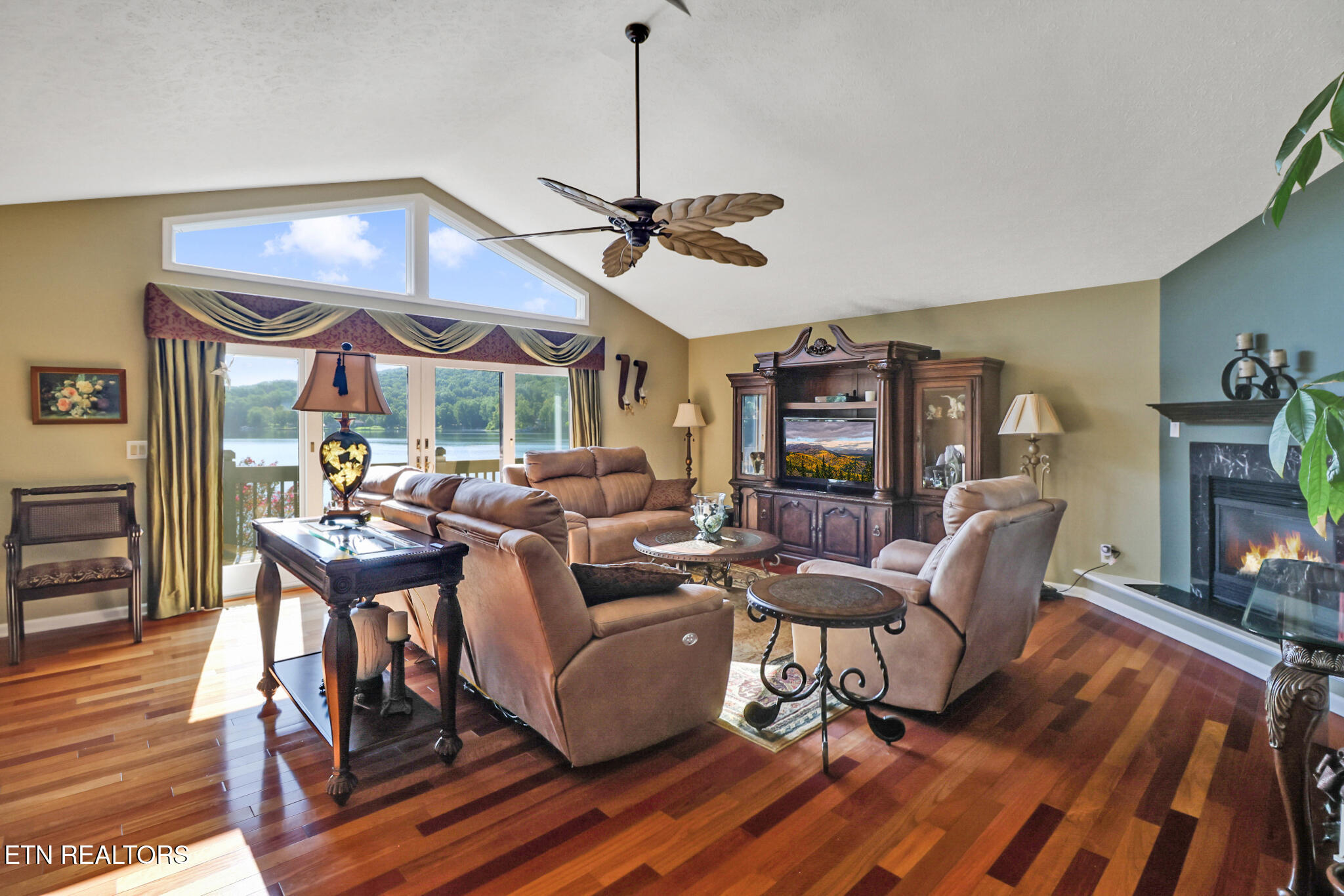 16 Victoria Way Fairfield Glade, TN 38558 - Photo 12 of 60 Living room