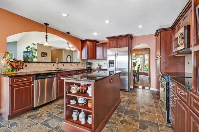 $990,000 | 16 Victoria Way, Fairfield Glade, TN 38558