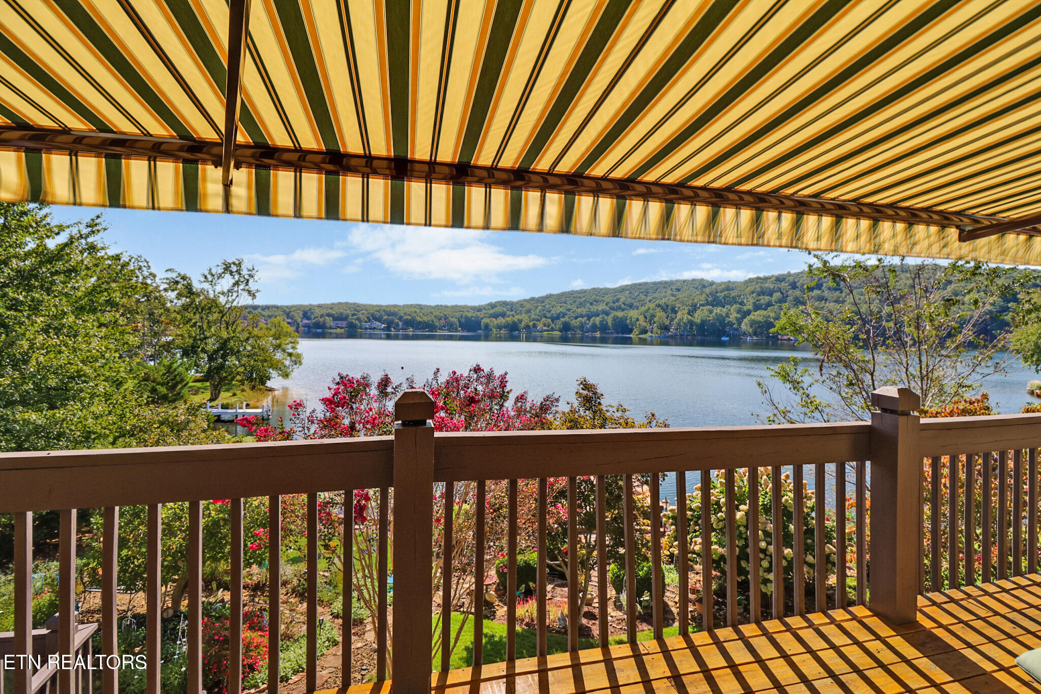 16 Victoria Way Fairfield Glade, TN 38558 - Photo 40 of 60 Retractible awning