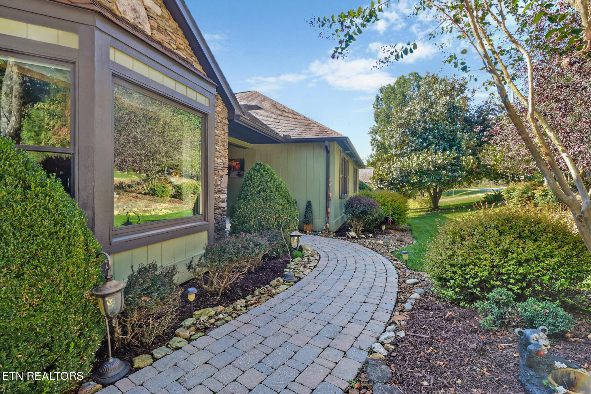 16 Victoria Way Fairfield Glade, TN 38558 - Photo 7 of 60 Front walkway