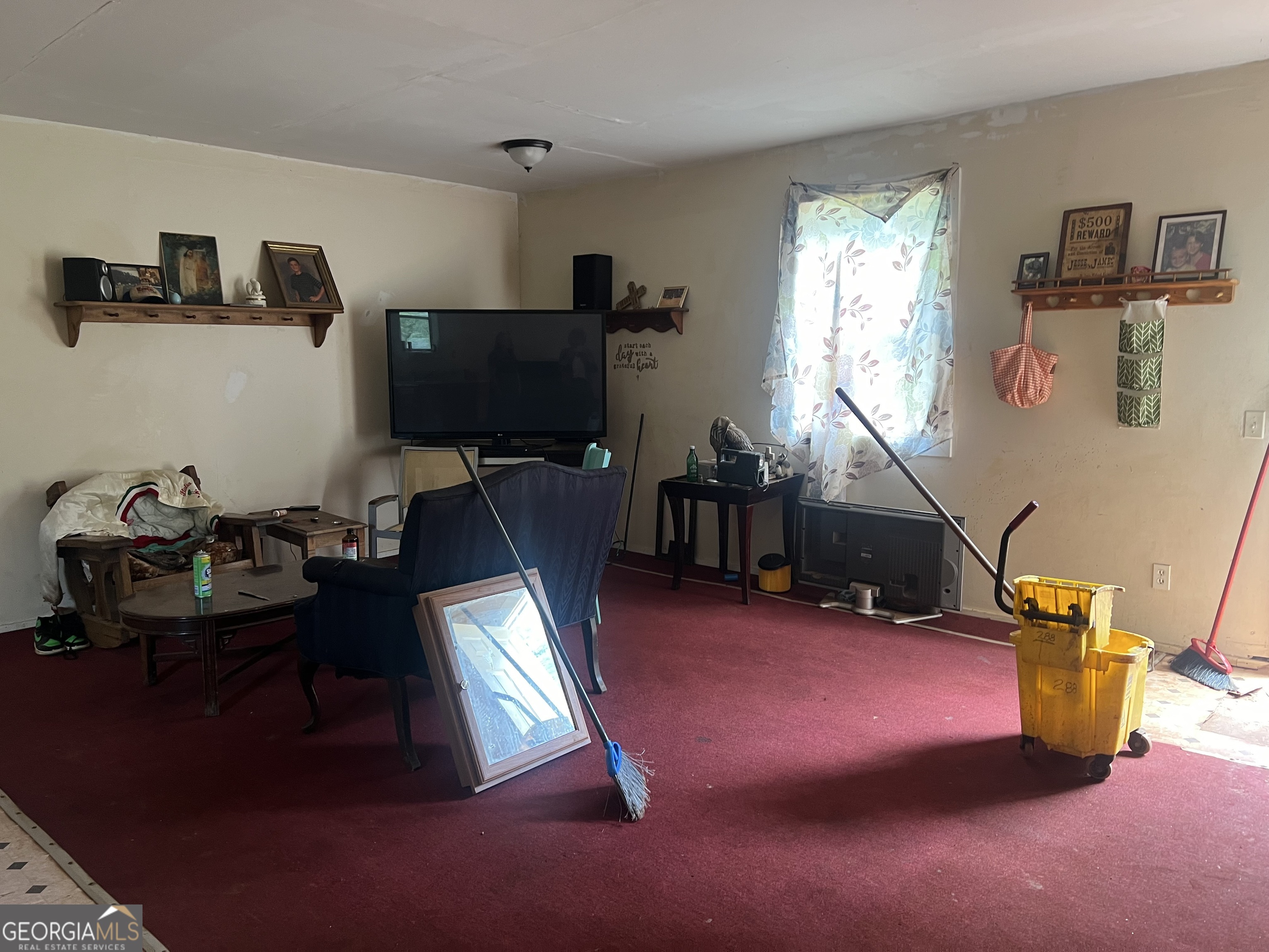 318 North Street Thomaston, GA 30286 - Photo 4 of 9 a room with furniture and a flat screen tv
