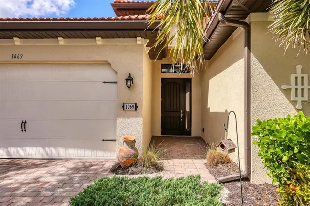 a view of a back yard of the house