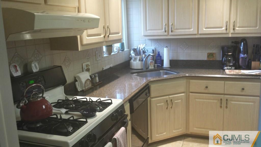 75 Canterbury Road East Brunswick, NJ 08816 - Photo 7 of 19 Gallery Image 7