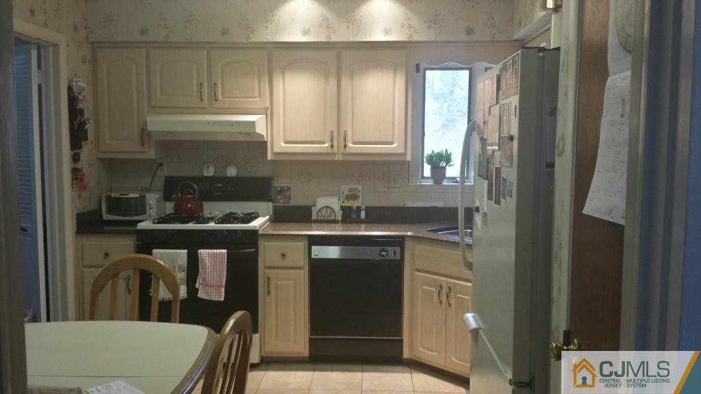 75 Canterbury Road East Brunswick, NJ 08816 - Photo 8 of 19 Gallery Image 8