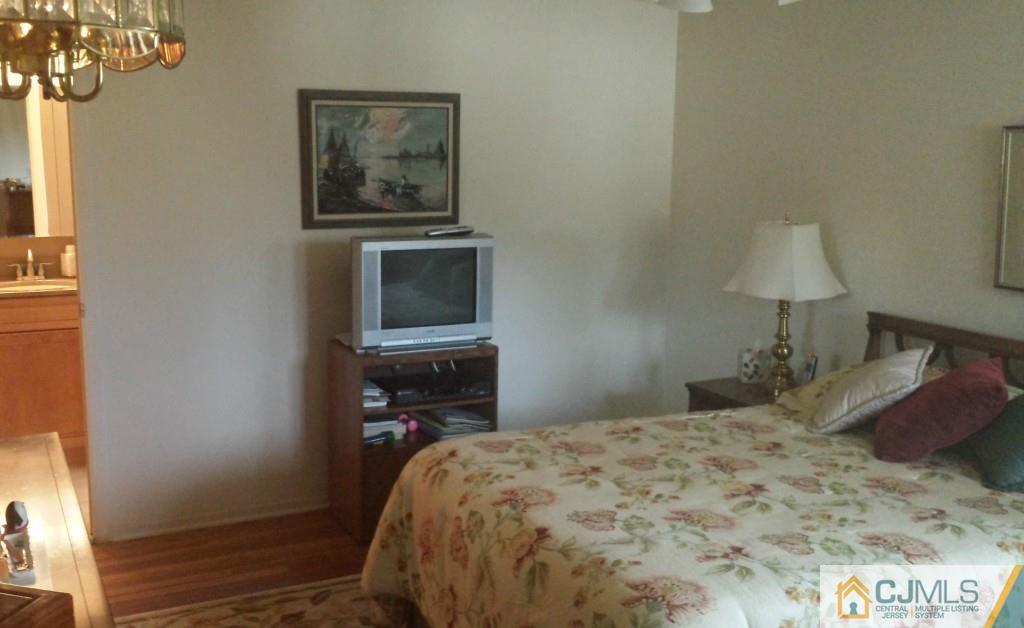 75 Canterbury Road East Brunswick, NJ 08816 - Photo 10 of 19 Gallery Image 10