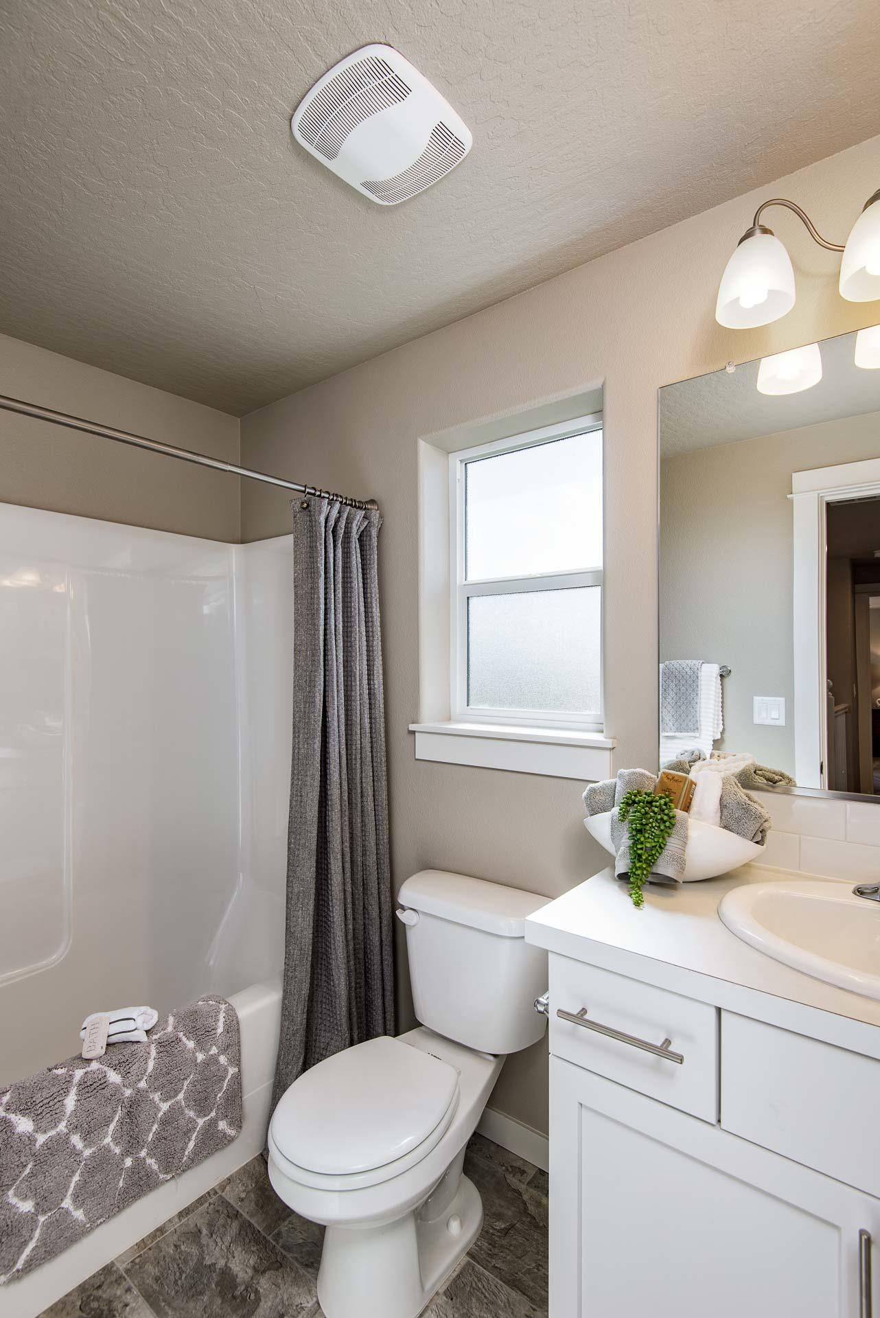 614 North Reed Street Sisters, OR 97759 - Photo 4 of 13 Stoneridge - Bathroom