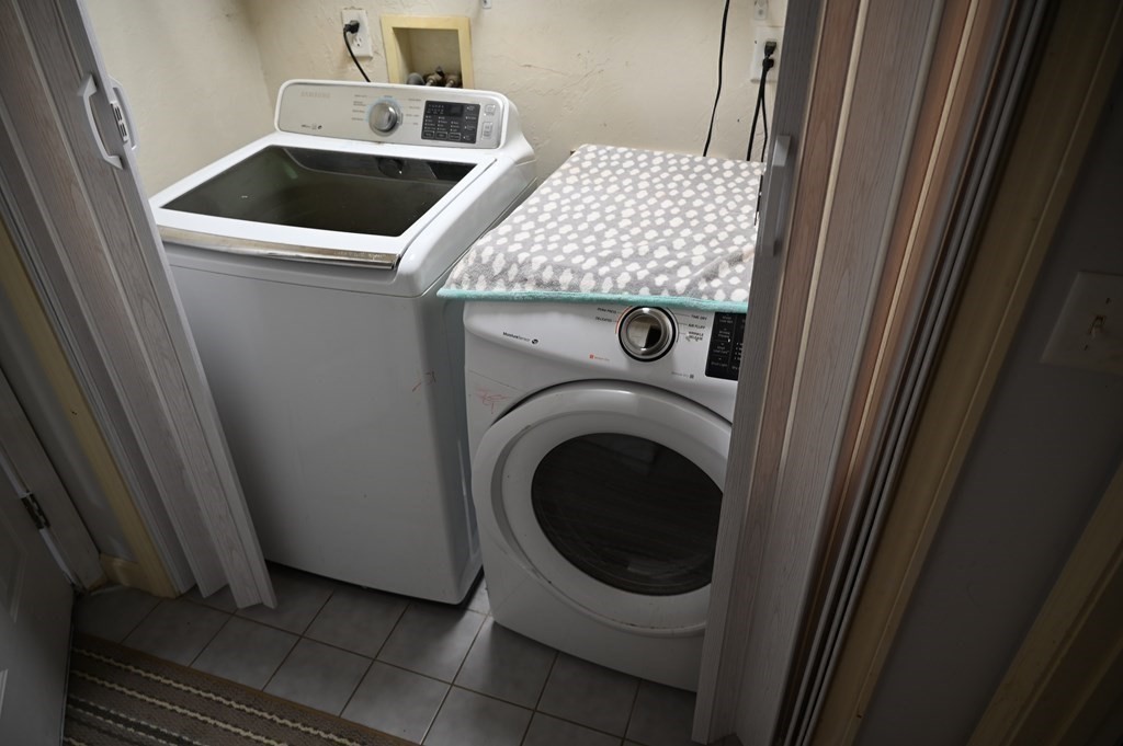 6 Shawnee Road Worcester, MA 01606 - Photo 22 of 39 a kitchen with a sink and washer dryer