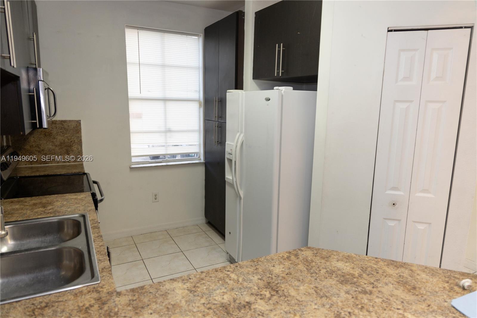 761 Southeast 2nd Street Homestead, FL 33030 - Photo 3 of 17 a view of a kitchen with a sink washer and dryer
