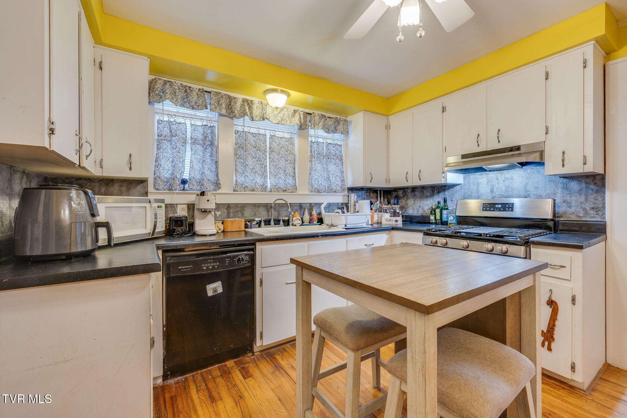 222 2nd Street Erwin, TN 37650 - Photo 13 of 35 013