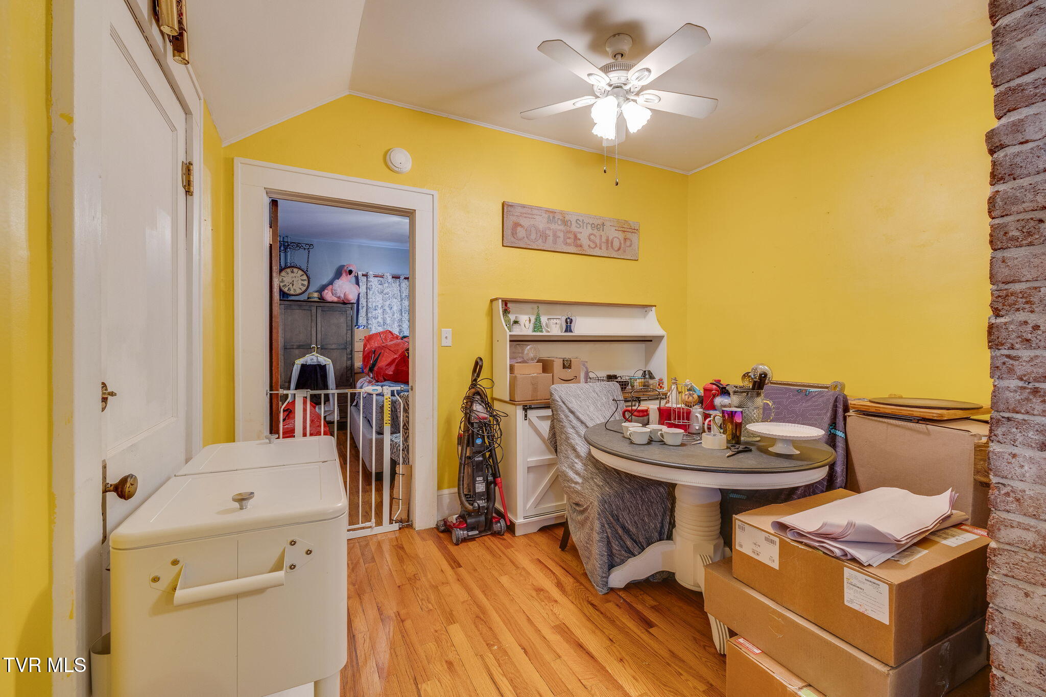 222 2nd Street Erwin, TN 37650 - Photo 15 of 35 015