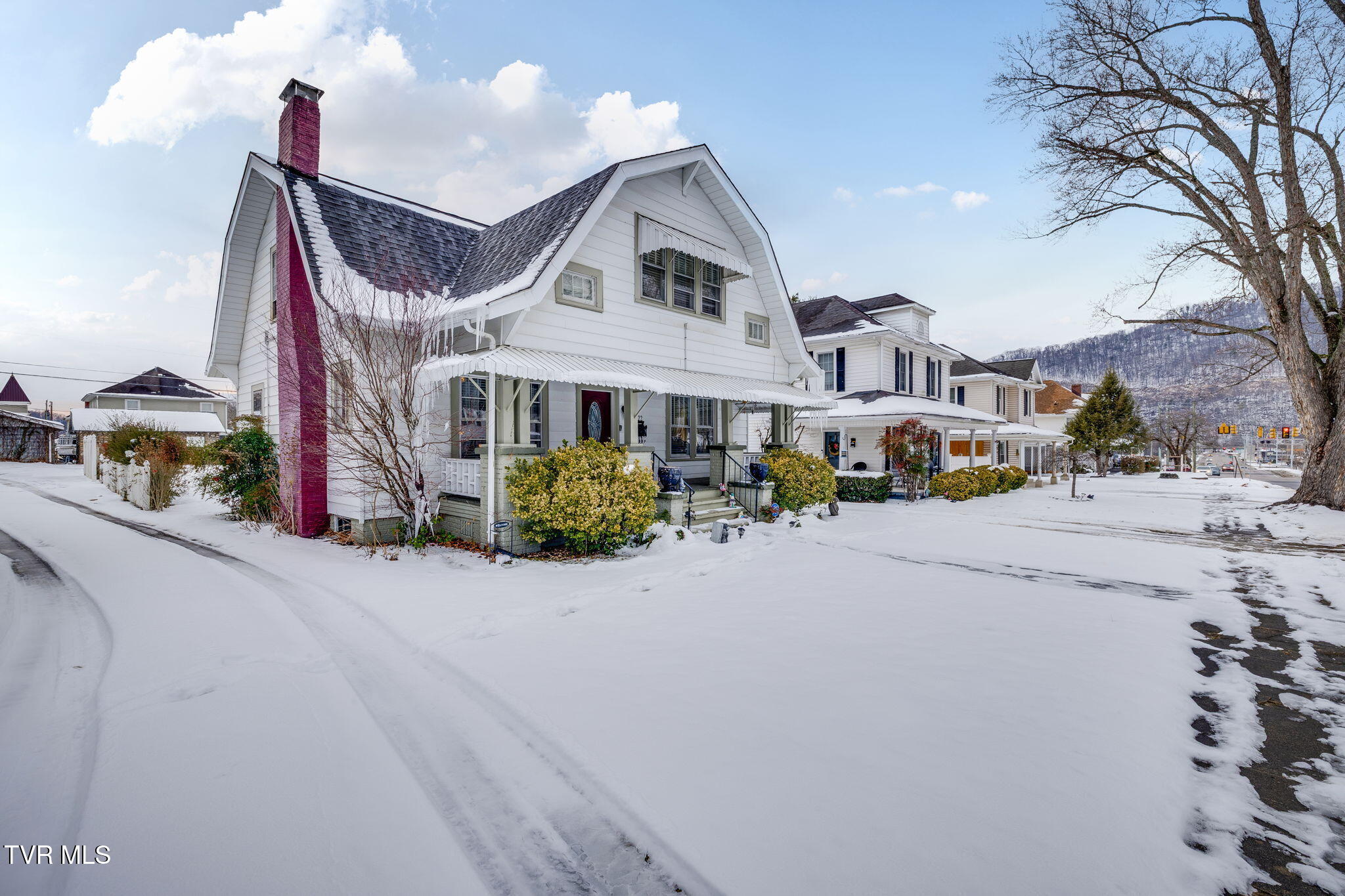222 2nd Street Erwin, TN 37650 - Photo 2 of 35 002 (2)