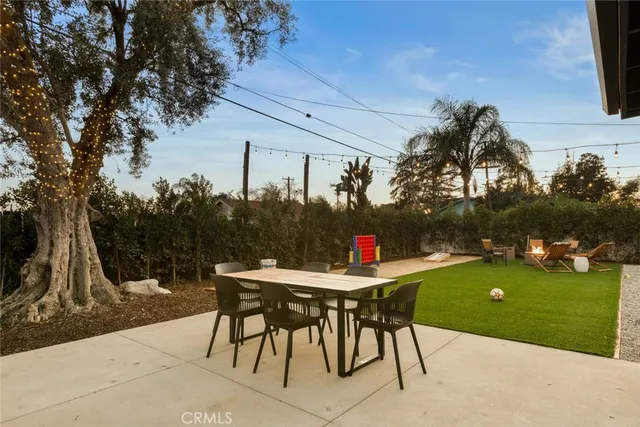 a view of entertaining space