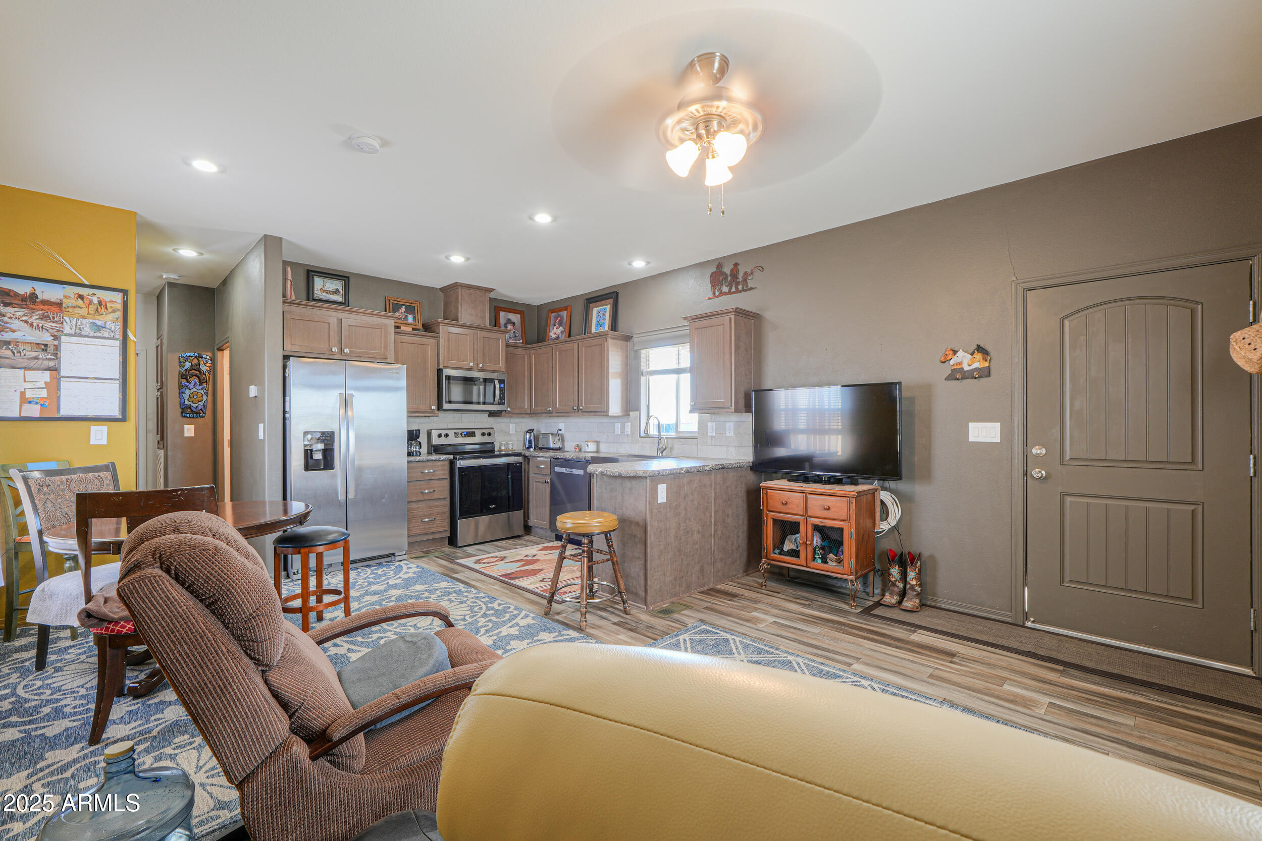 52998 West Badger Road Maricopa, AZ 85139 - Photo 7 of 51 05