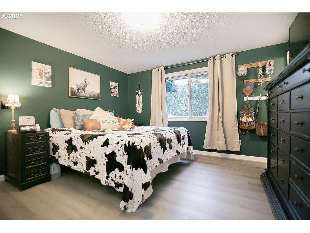 197 Stankey Road Castle Rock, WA 98611 - Photo 15 of 48 Primary Bedroom