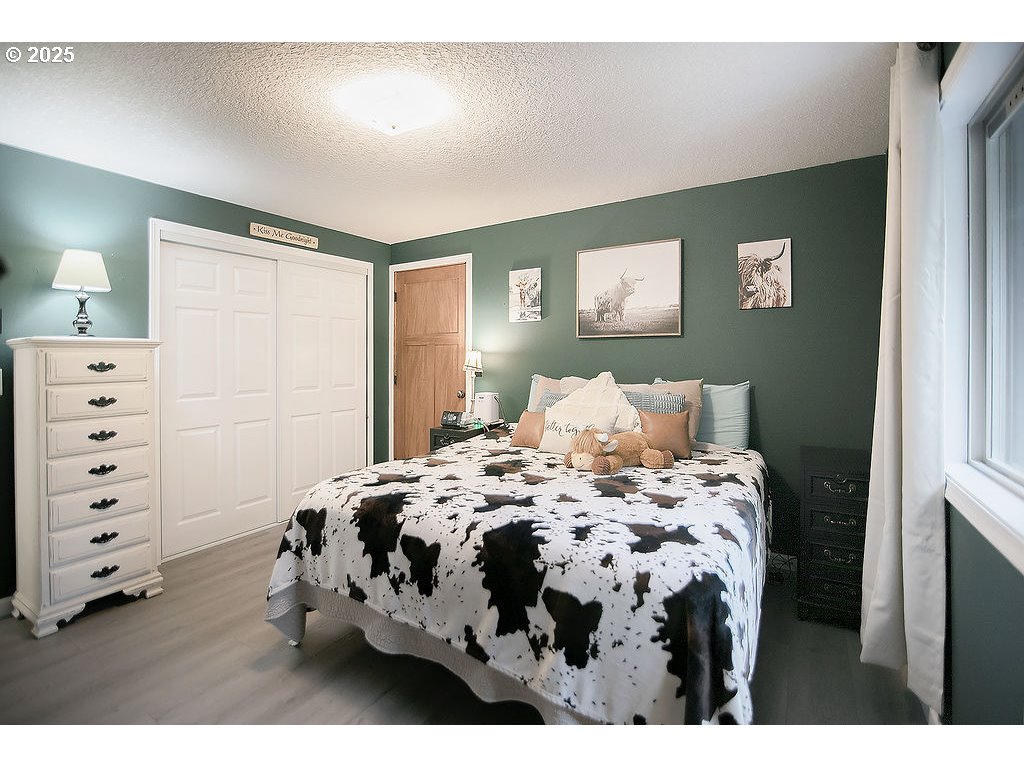 197 Stankey Road Castle Rock, WA 98611 - Photo 17 of 48 Primary Bedroom