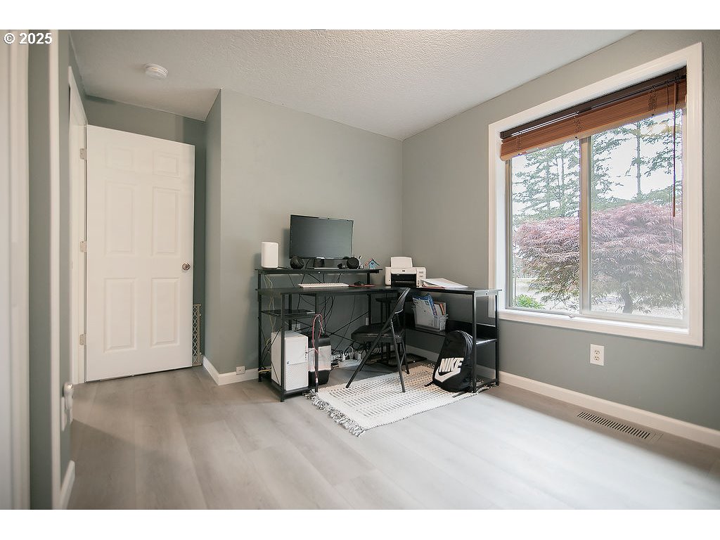 197 Stankey Road Castle Rock, WA 98611 - Photo 23 of 48 Bedroom