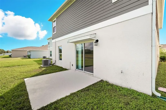 a view of a house with backyard and garden