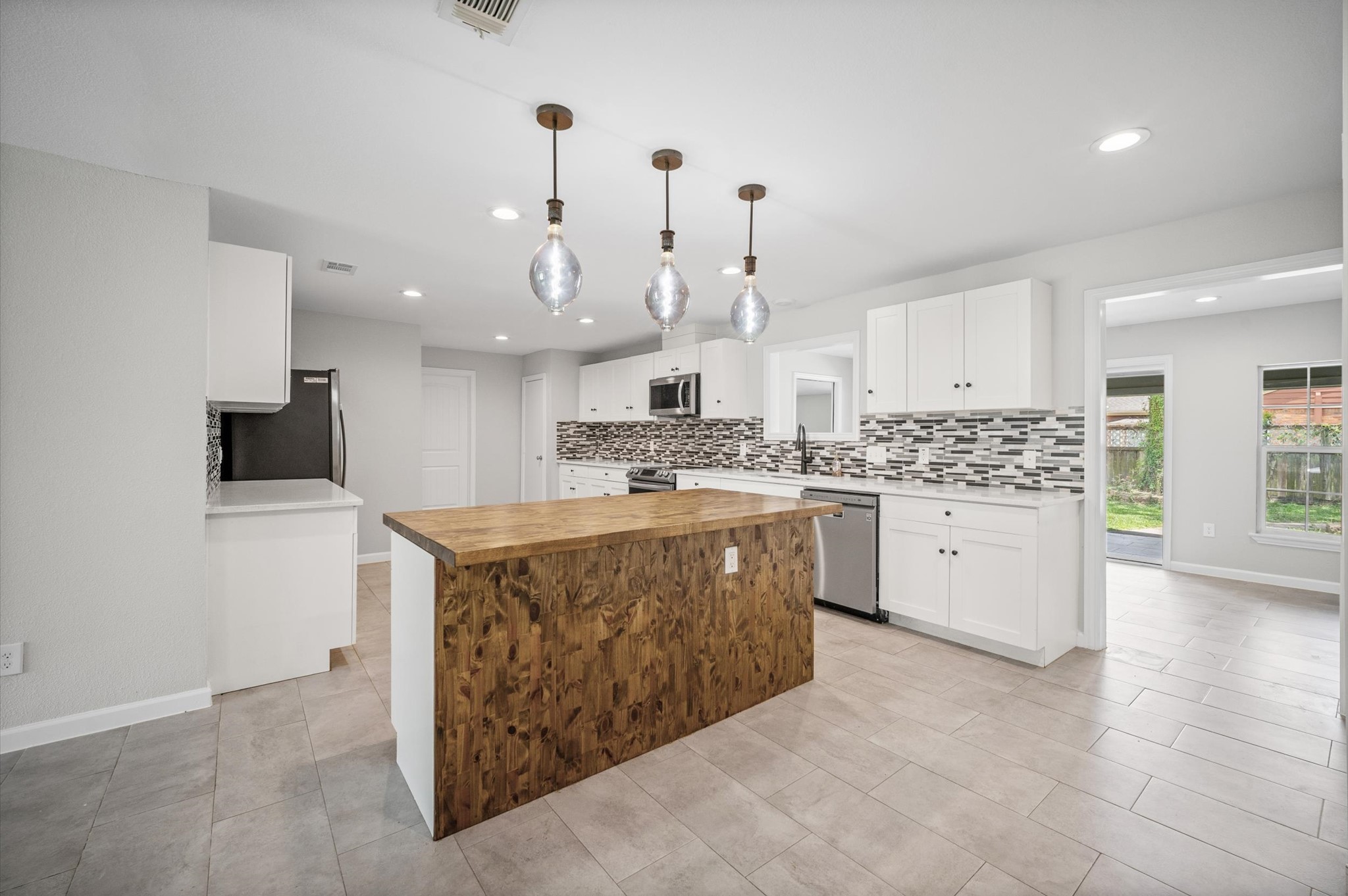 3535 Rosedale Street Houston, TX 77004 - Photo 8 of 44 Large butcher block island ideal for entertaining.