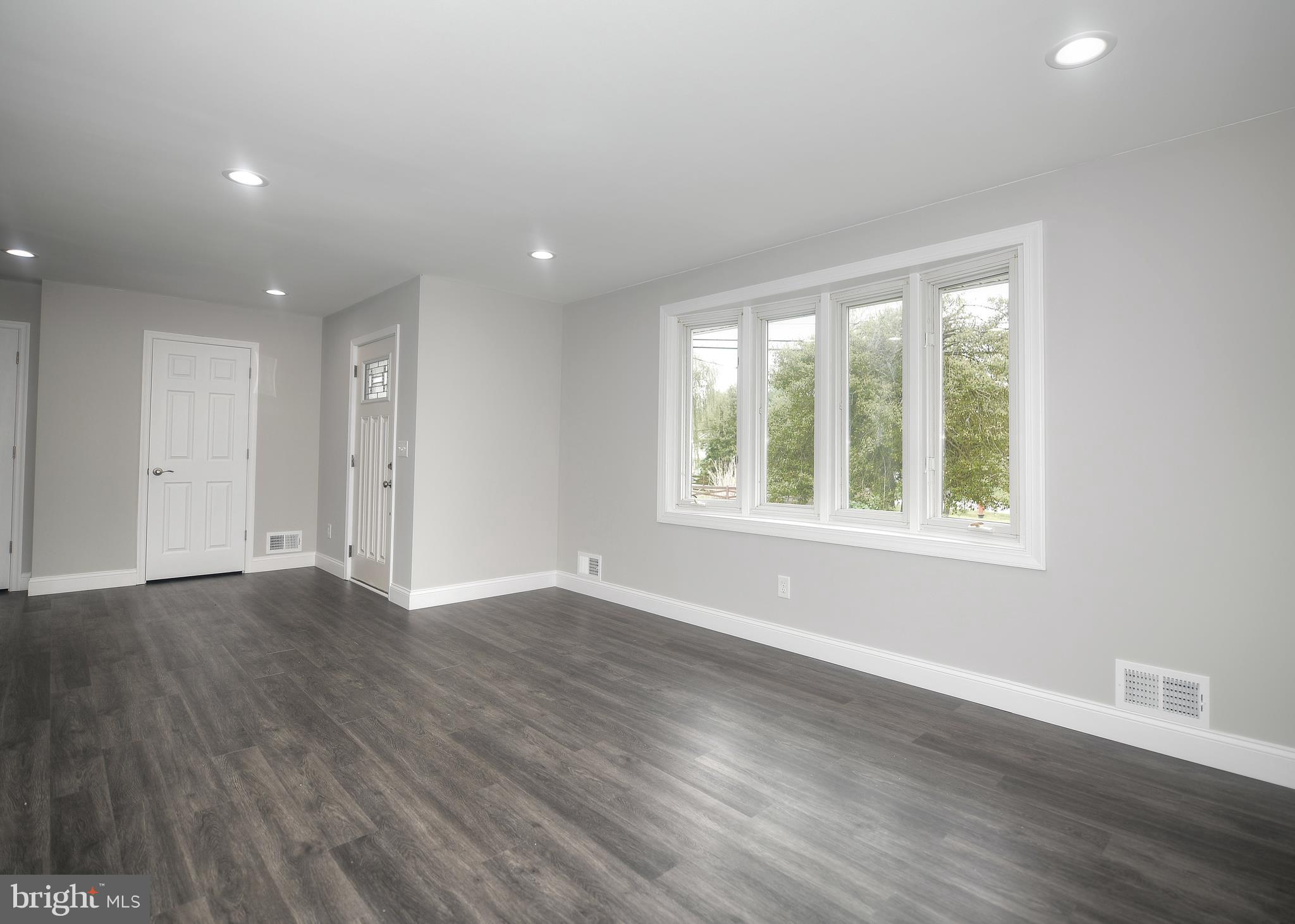 7244 Gunpowder Road Baltimore, MD 21220 - Photo 3 of 36 Main floor living room