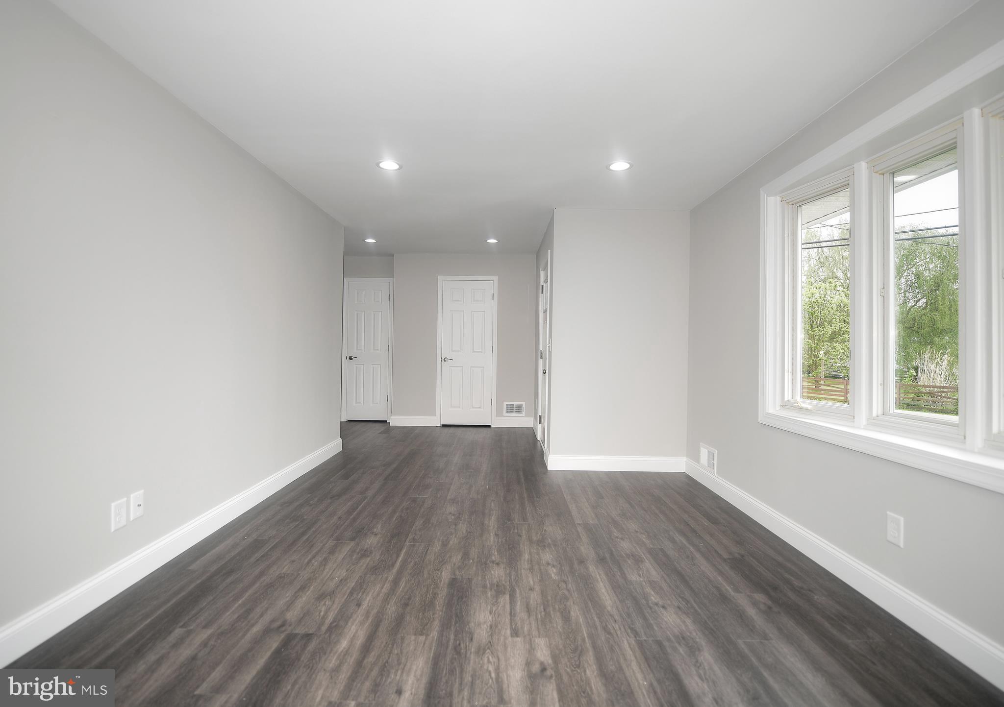 7244 Gunpowder Road Baltimore, MD 21220 - Photo 10 of 36 Main floor living room