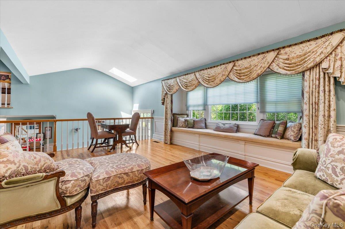 100 Cabot Road Massapequa, NY 11758 - Photo 15 of 49