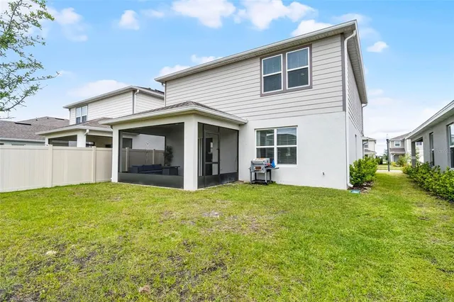 a view of a house with backyard and garden