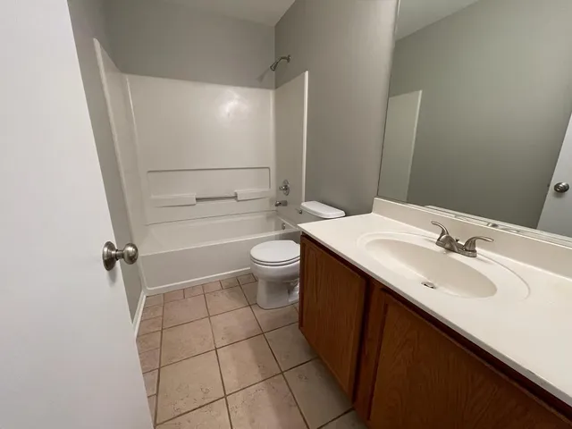 $2,450 | 3915 Granite Court, Aurora, IL 60504