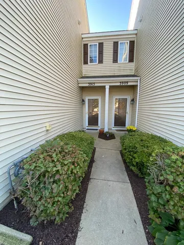 $2,450 | 3915 Granite Court, Aurora, IL 60504