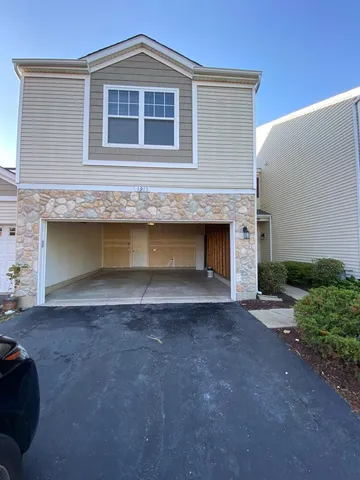 $2,450 | 3915 Granite Court, Aurora, IL 60504