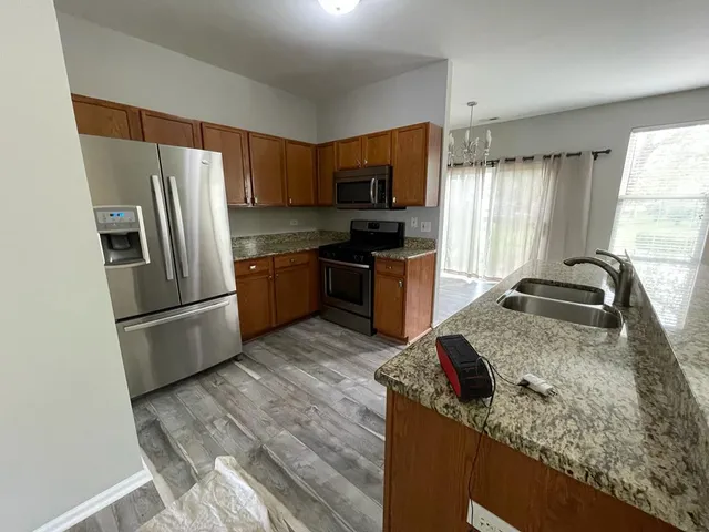 $2,450 | 3915 Granite Court, Aurora, IL 60504