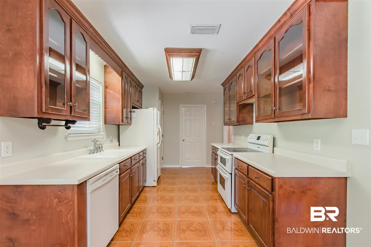 312 Marcella Avenue Daphne, AL 36527 - Photo 8 of 25 Kitchen