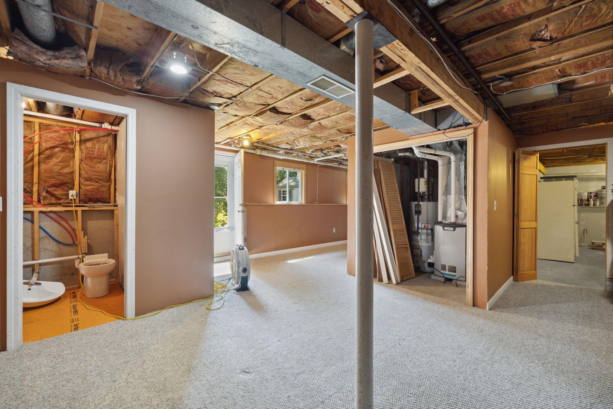 155 Hills Ferry Road Nashua, NH 03064 - Photo 9 of 37 Gallery Image 9
