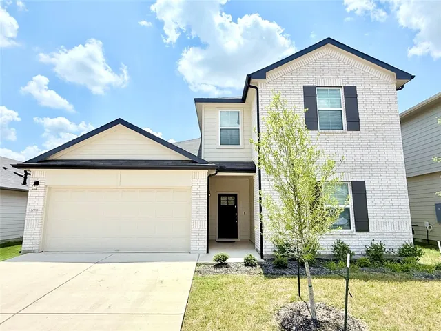 a view of a house with yard and plants